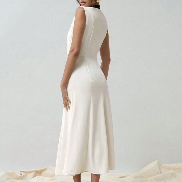 Black and White Elegant Women's Formal Dress With Contrast Color - Picture 2 of 7